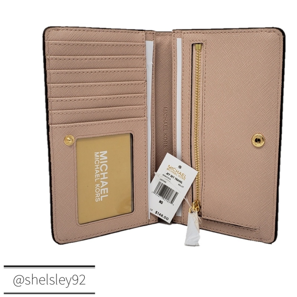 Michael Kors Selma Messenger Set - Picture 5 of 5
